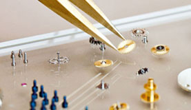 天津积家指定维修门店打开表壳